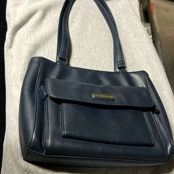 Ladies navy blue Liz Claiborne bag - Picture 1 of 5